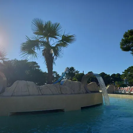 Apartment Mobile In 5-star Montalivet-les-Bains